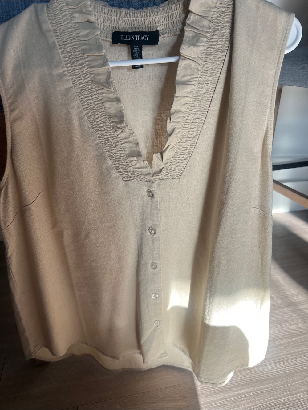 Ellen Tracy Cream Ruffle V-Neck Button-Front Camisole